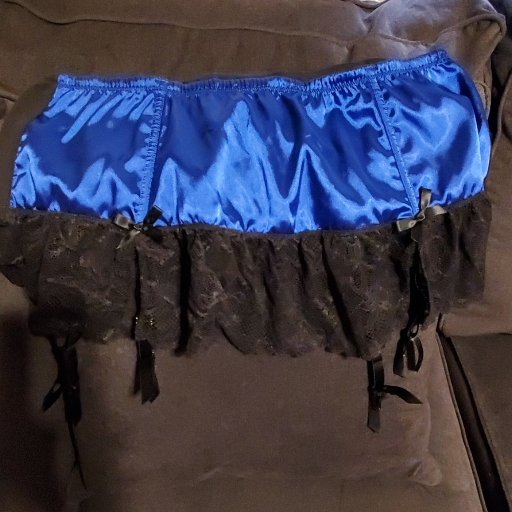 Cacique Roysl Blue & Black Garter Skirt Size 18/20